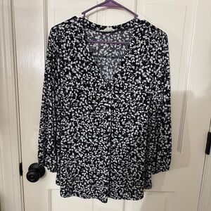 Black and White Leaf Pattern Top